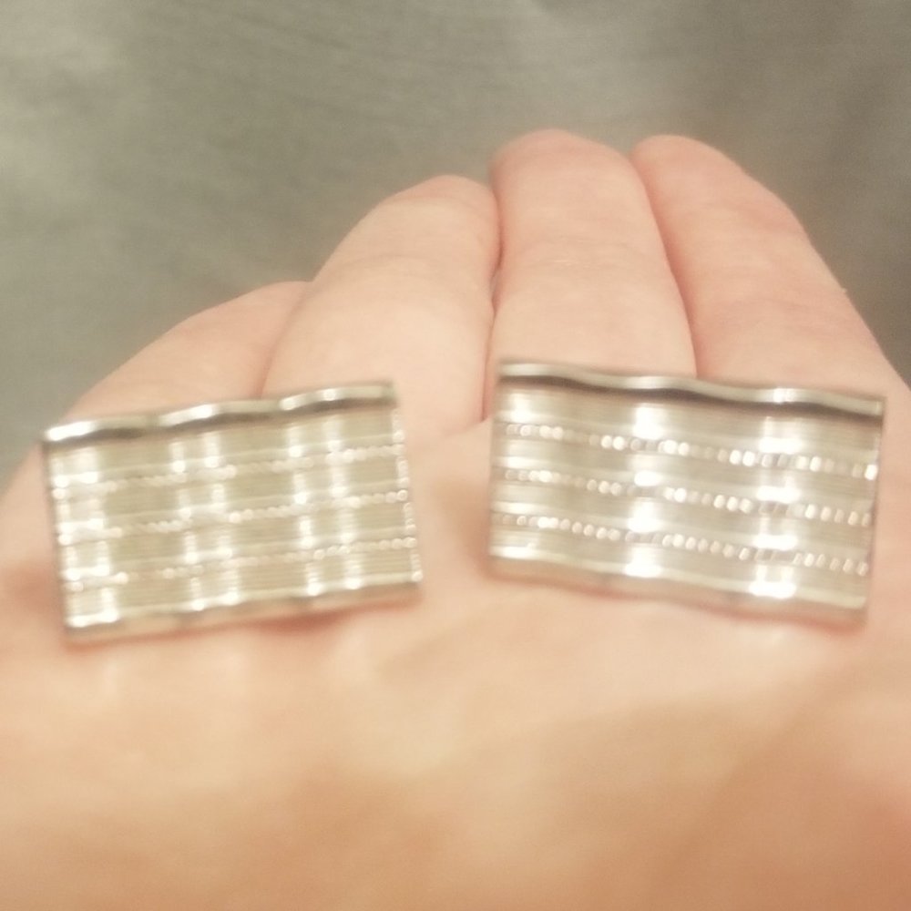 Sophisticated yet blingy vtg silvertone Shields mens cuff links - Picture 2 of 6